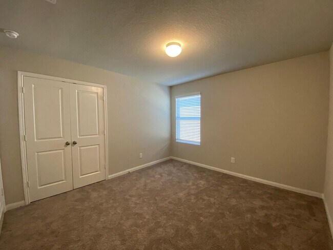 Building Photo - Voss Farms / Fridge Included / Separate Di...