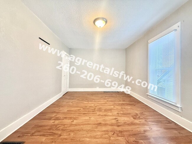 Building Photo - 3 Bedroom House