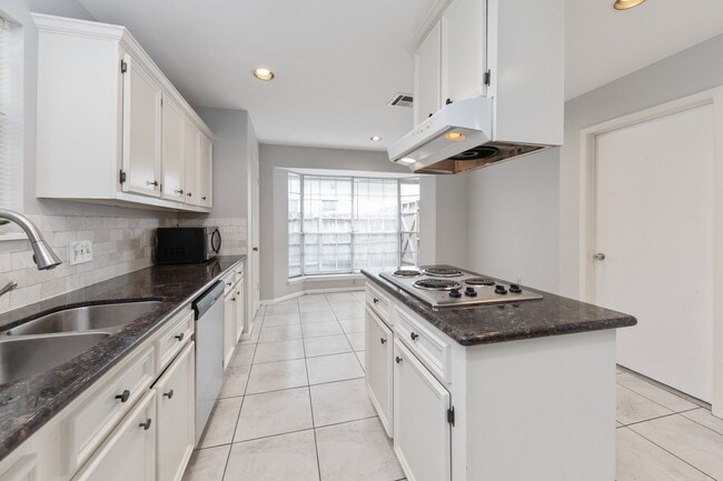 Building Photo - 5111 Crystal Bay Dr