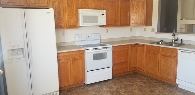 Building Photo - Great location close to shopping, gyms and entertainment.