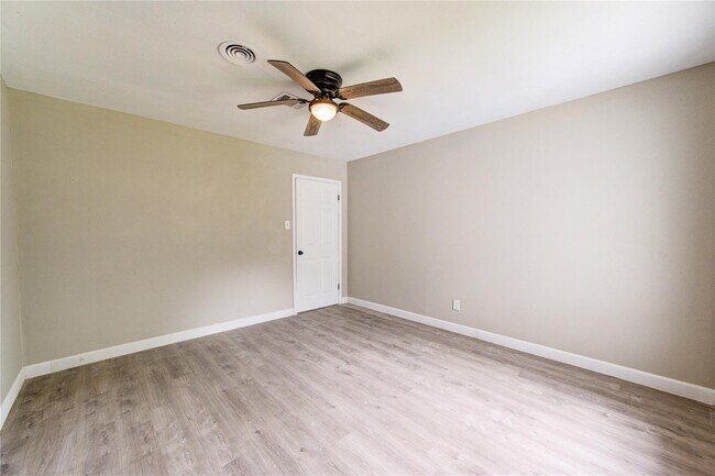 Building Photo - 808 TX-393 Loop