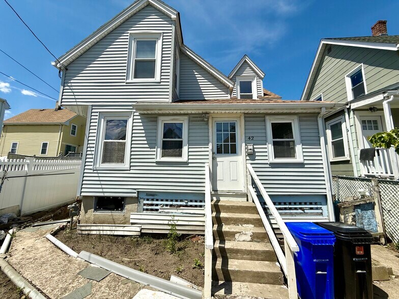 Building Photo - 42 Playstead Rd