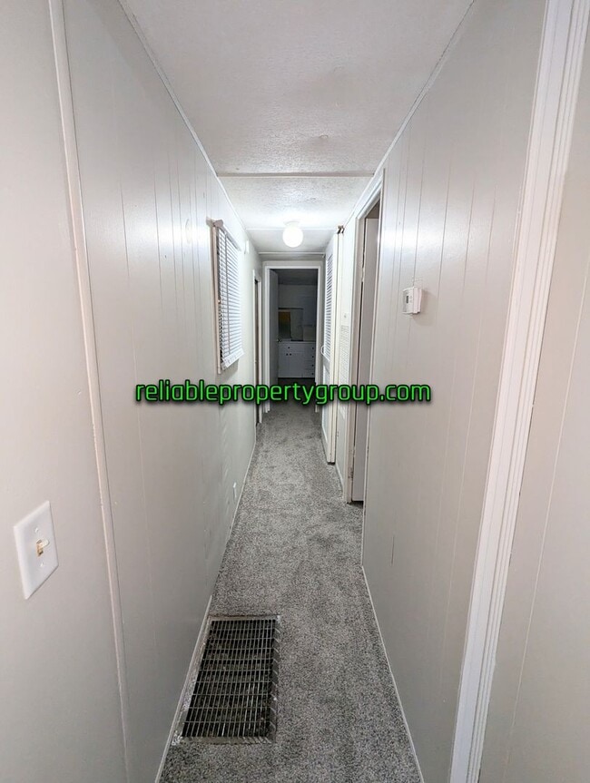 Building Photo - New Listing!!