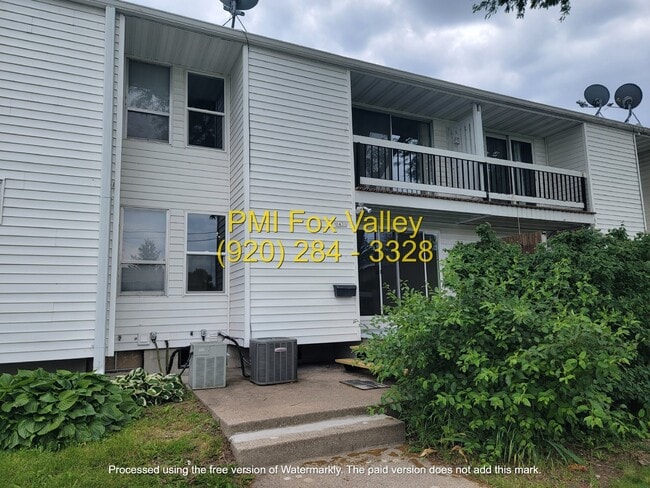 Building Photo - Newly Refurbished 2-Bed, 1.5-Bath Condo Oshkosh