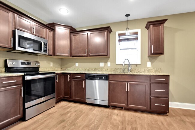 Building Photo - Pet Friendly Four Bedroom!