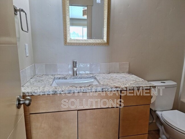 Building Photo - 702 Smith Ave