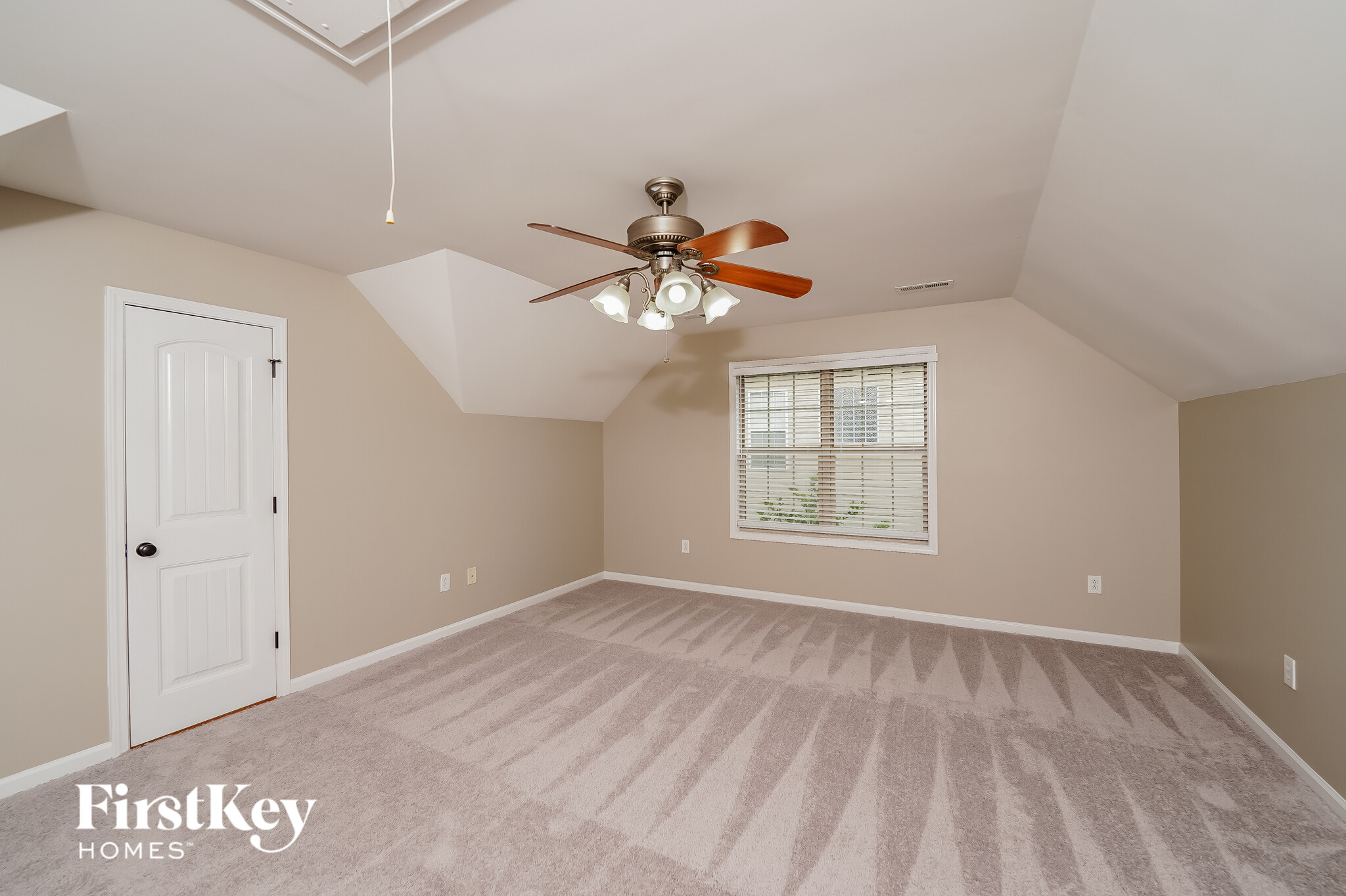 Building Photo - 145 Pine Ct