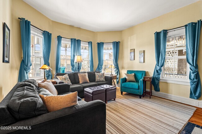 Building Photo - 49 Franklin Ave