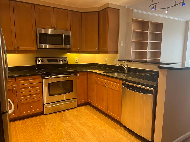 Building Photo - 1111 11th St NW