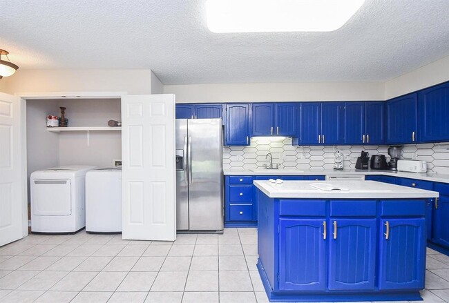 Building Photo - 18143 Bal Harbour Dr