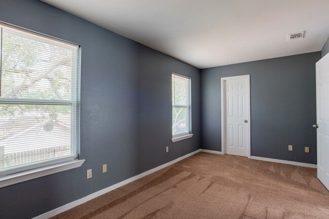 Building Photo - 6908 Weatherwood Pl