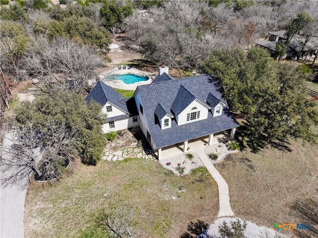 Building Photo - 1060 Great Oaks Dr