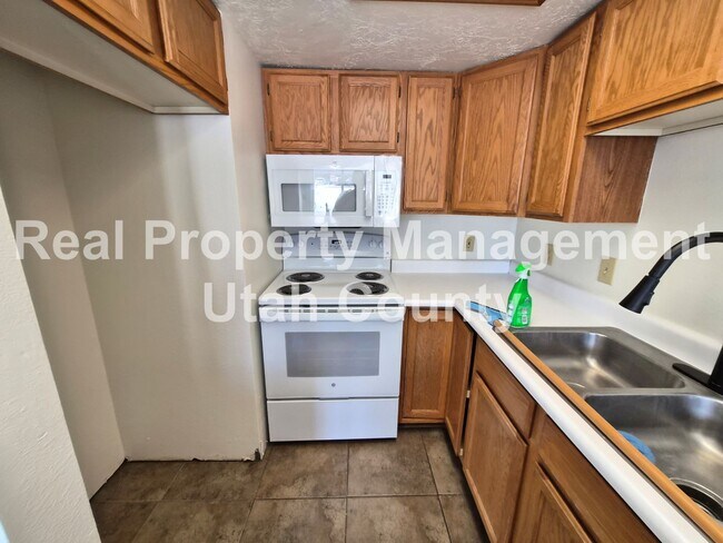 Building Photo - Orem Townhome New Flooring Finished soon