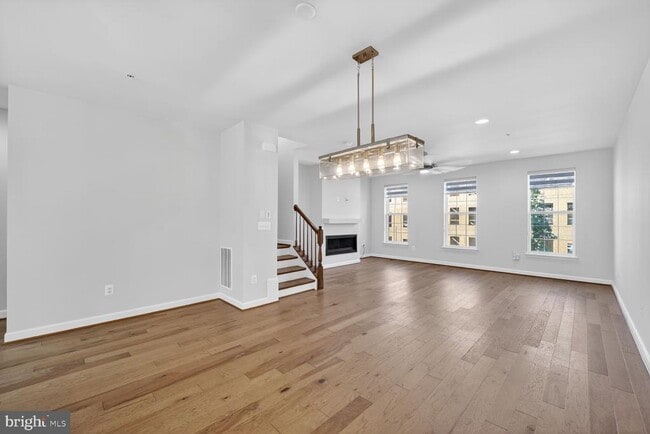 Building Photo - 620 Halsey Way