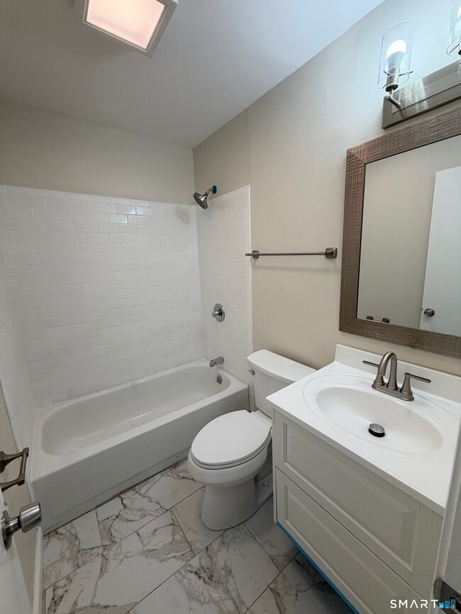 Building Photo - 267 Branford Rd