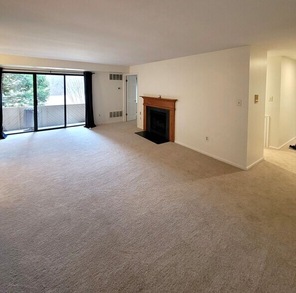 Building Photo - 705 Mountainview Dr