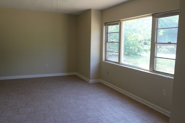 Building Photo - 1506 Evelyn Ave