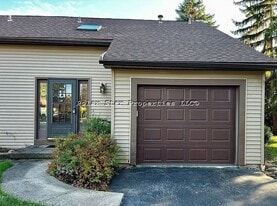 Building Photo - 767 Robin Rd