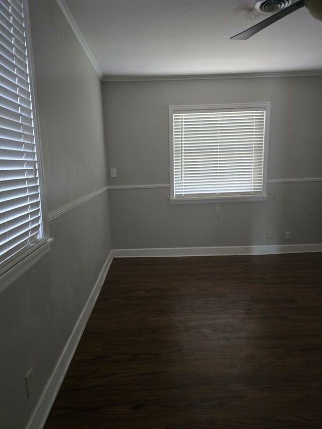 Building Photo - 3 bedroom 2 bathroom