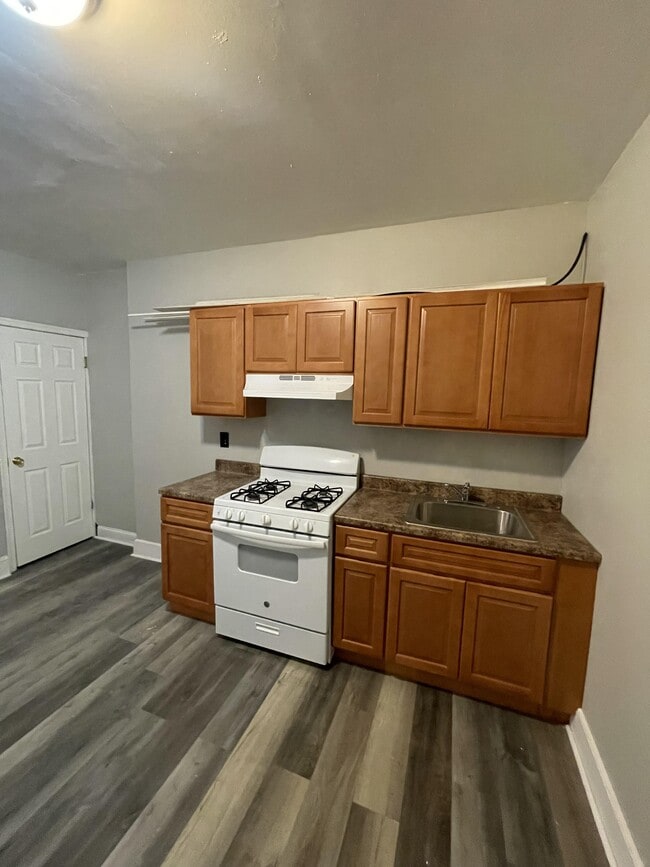 Building Photo - 3036 N Sydenham St