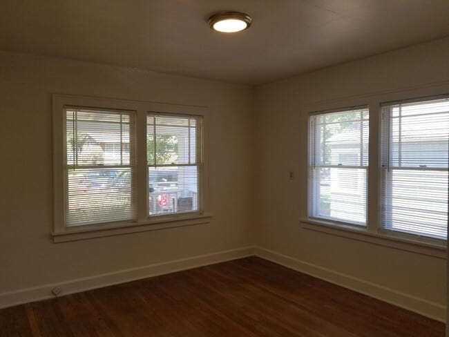 Building Photo - N. 25th Ave 2 bedroom Craftsman w/basement