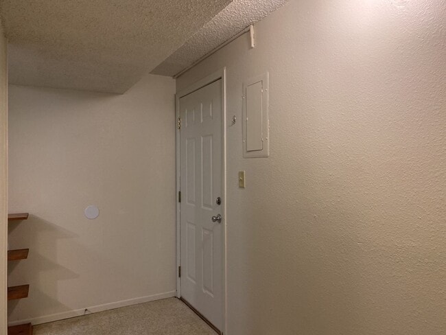Building Photo - STUDENTS WELCOME! Spacious Basement Apartment 2 Bedroom 1 Bathroom West Fort Collins