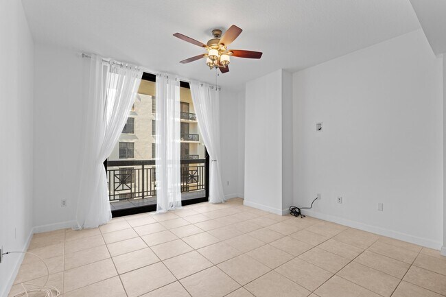 Building Photo - 801 S Olive Ave