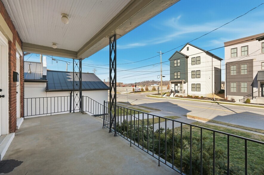 Building Photo - 2905 Robertson Ave