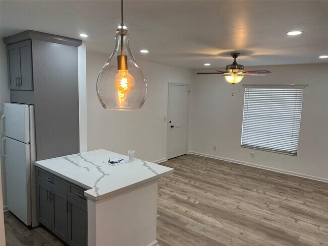 Building Photo - 2260 NE 67th St