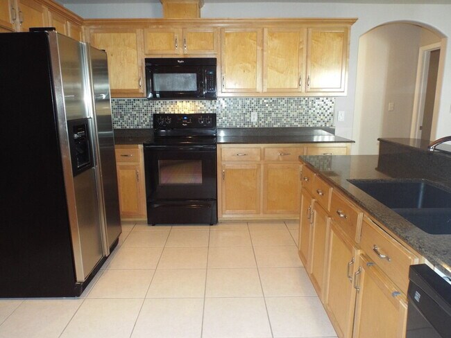 Building Photo - Spacious Pace Home with Office, Fireplace ...