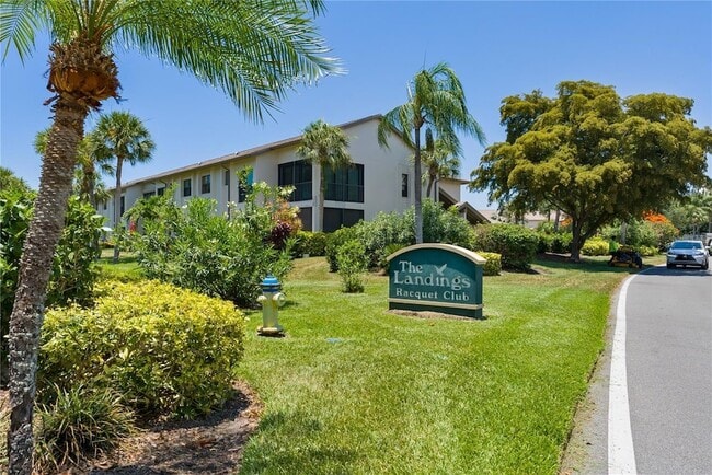 Building Photo - 1714 Starling Dr