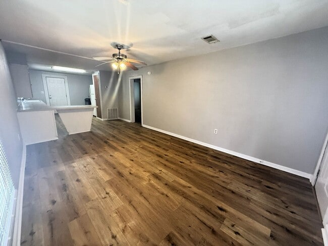 Building Photo - Cozy 2-Bed, 1-Bath Home with a large backyard!!