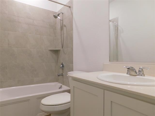 Building Photo - 3500 Kingsview Dr