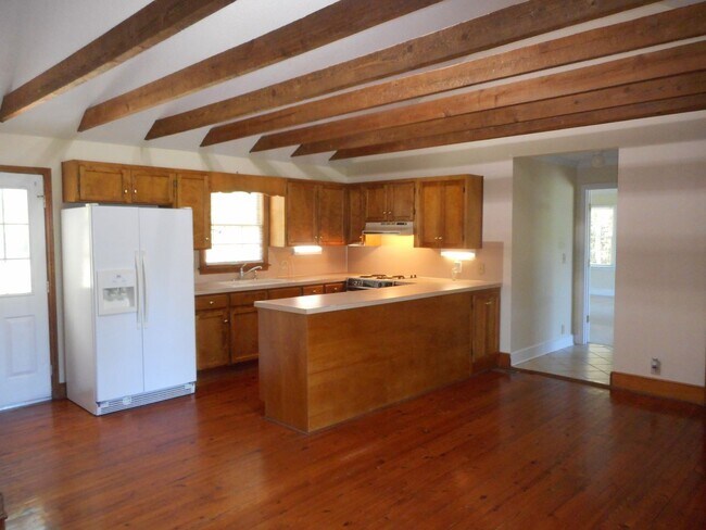 Building Photo - Lake Front 2-Bedroom Home on Beautiful Lake Wylie with a Dock and Boat Lift