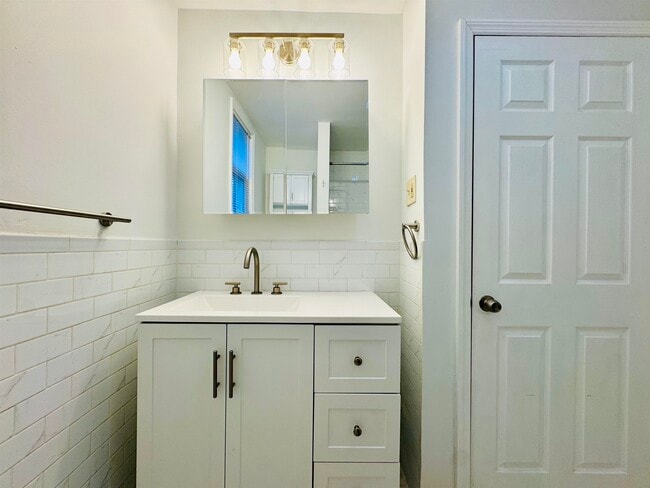 Building Photo - 69 W 39th St