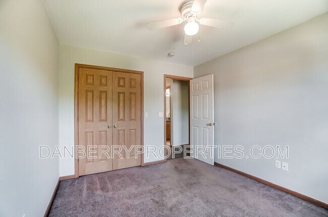 Building Photo - 1111 N Byrne Rd