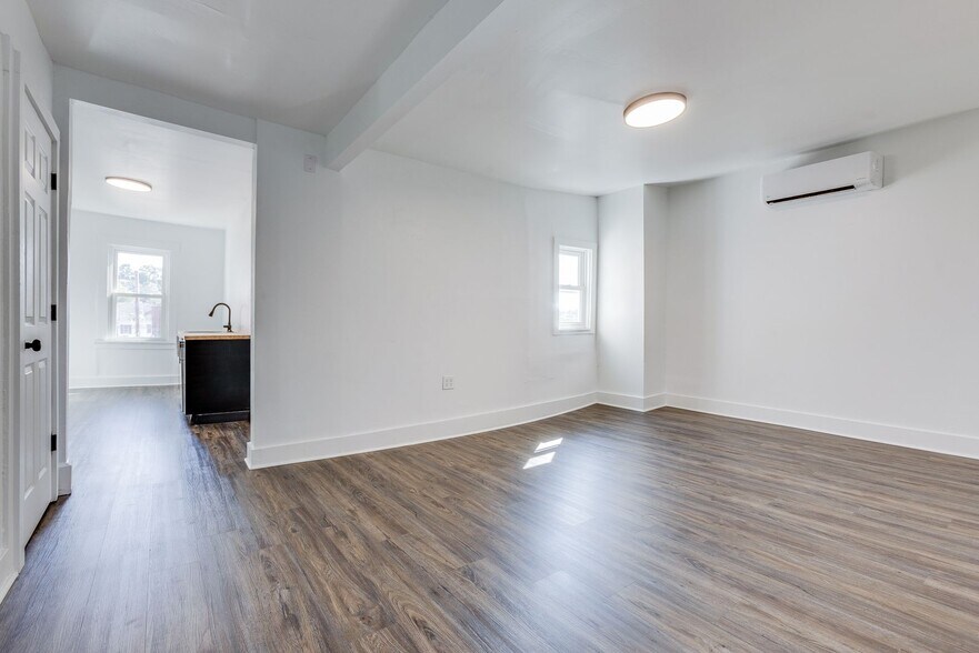 Building Photo - 826 E Warrington Ave
