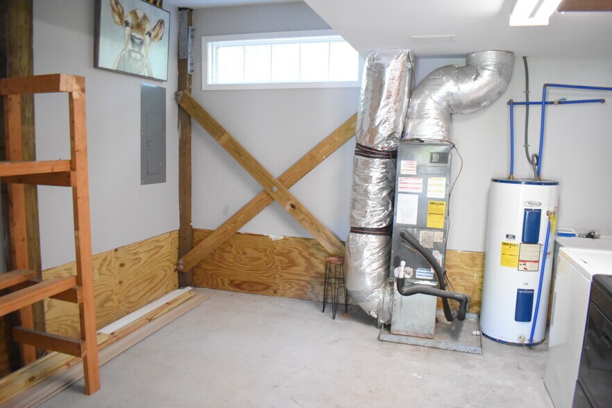 Building Photo - 2109 Wisteria Dr