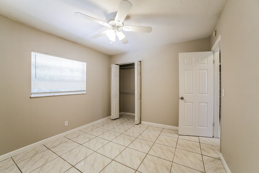 Building Photo - 521 SW 11th Dr