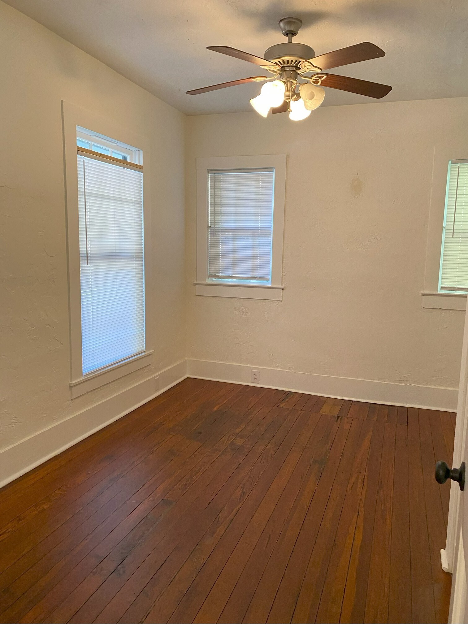 Building Photo - 311 SW 3rd Ave