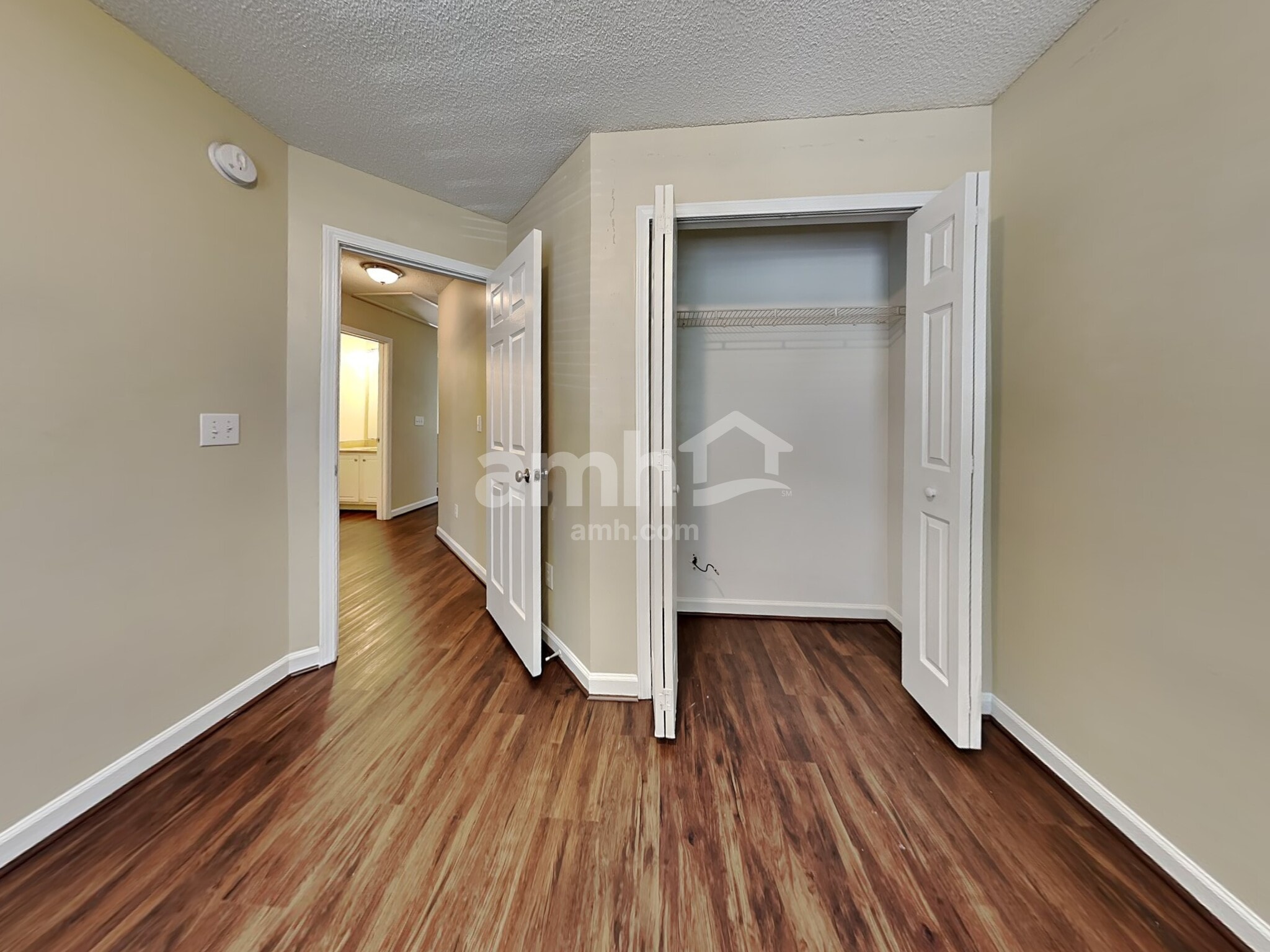 Building Photo - 209 Kindlewood Dr