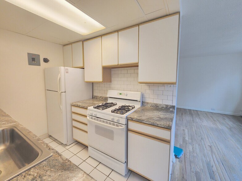 Building Photo - 801 N Dahlia St