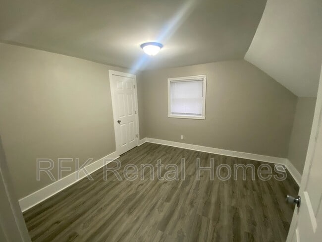 Building Photo - 108 N 6th St