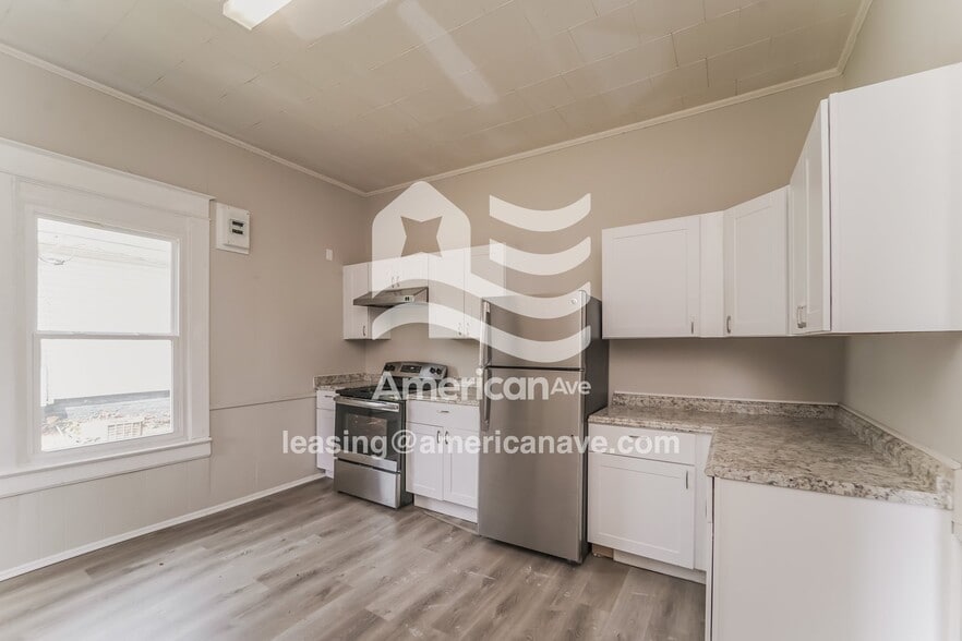Building Photo - 130 2nd Ave