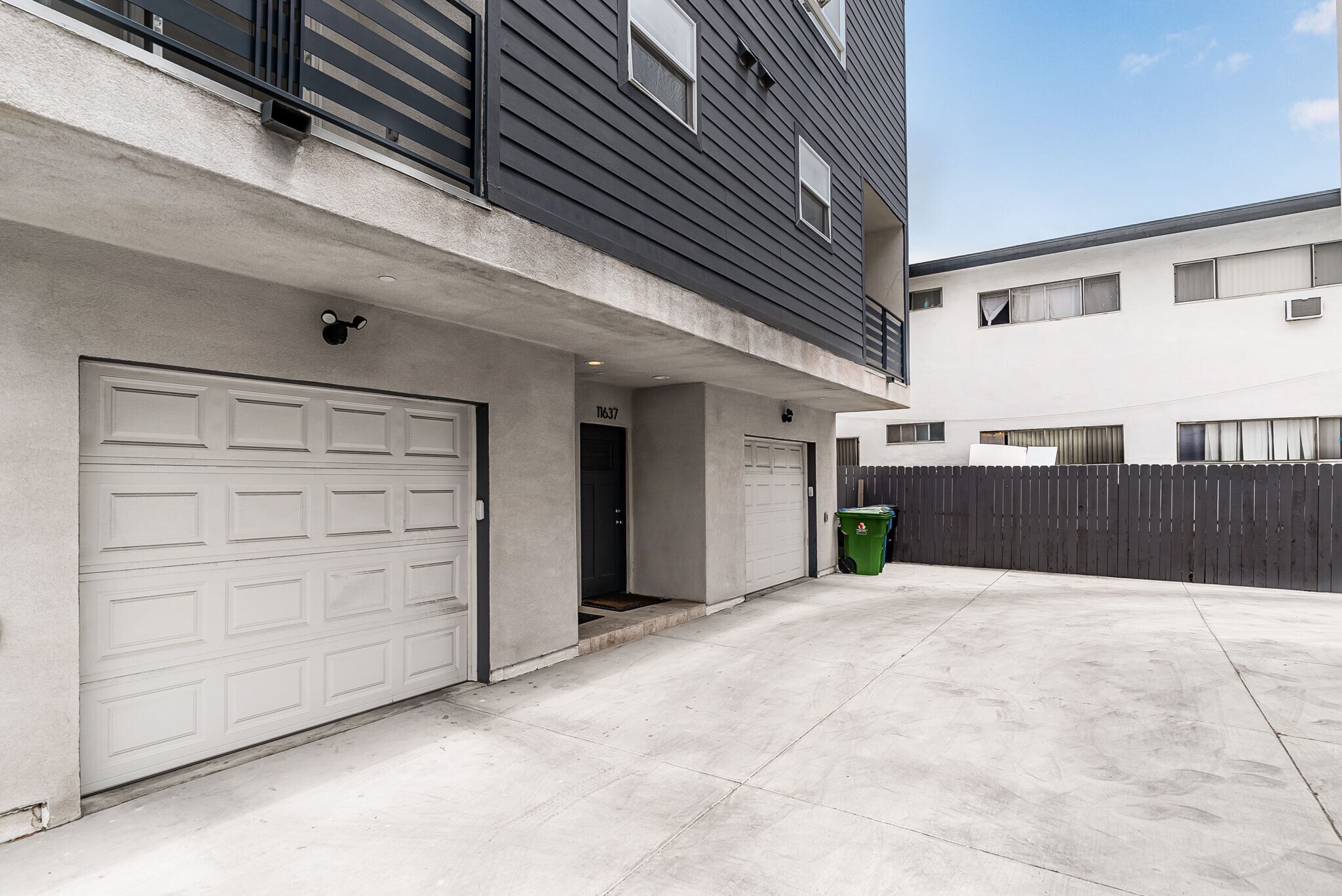 Building Photo - 11637 Kittridge St