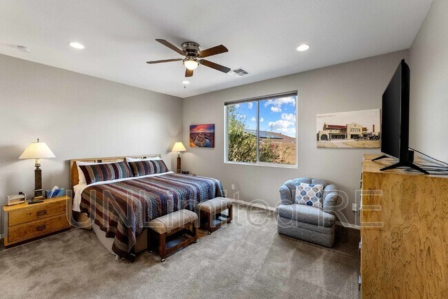 Building Photo - 1380 Warbler Wy