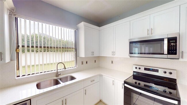 Building Photo - 3044 Camino Real Dr S