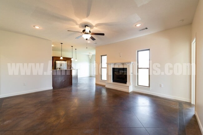 Building Photo - Great Neighborhood!