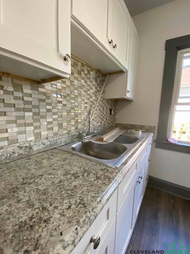 Building Photo - 2054 W 91st St