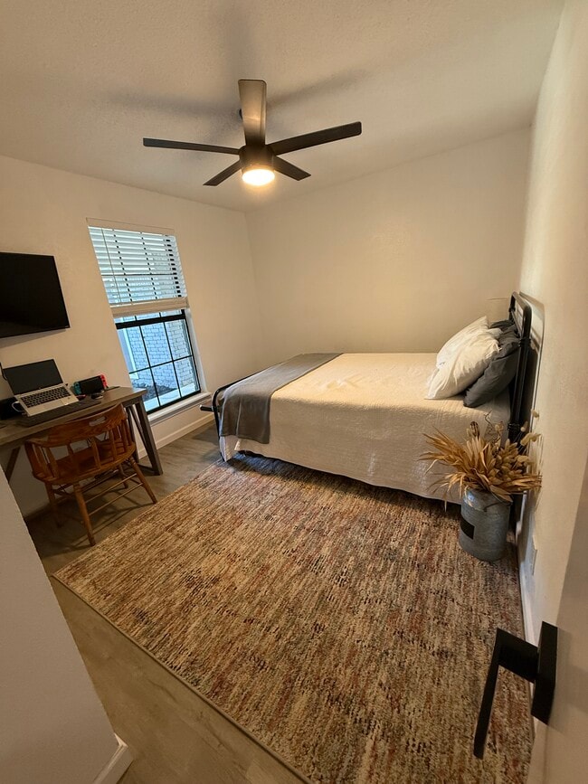 Building Photo - 3402 Azalea Dr